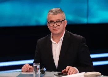 Peza përgënjeshtron lajmin për dorëheqjen nga RTSH: Këtu më keni deri në 2028