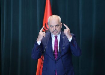 Incidenti me gazetaren, reagon Rama: Unë u tregoj gazetarëve etikën