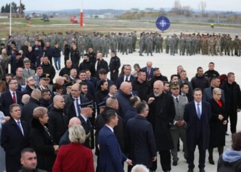 Mungesa të mëdha në ushtri, nuk ka më rekrutime, qeveria ndryshon ligjin