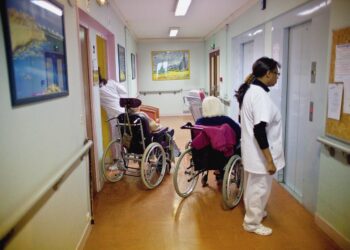 Kujdesi ndaj të moshuarve, raporti i KLSH: Institucionet rezidenciale, mungesë stafi