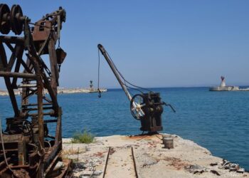 Ligji favorizues/ Dhëndri i Trump do marrë Sazanin dhe Zvërnecin për resorte