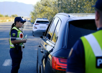 Thyen rregullat e qarkullimit/ “Lumë” gjobash ndaj shoferëve në Tiranë