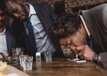 Cocaine party në Tiranë/ Gazetarja: Organizohen masivisht në vilat luksoze me qira