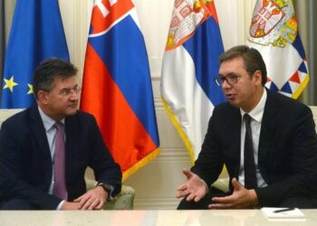 Lajçak dhe Vuçiç, takim për vazhdimin e dialogut mes Kosovës dhe Serbisë