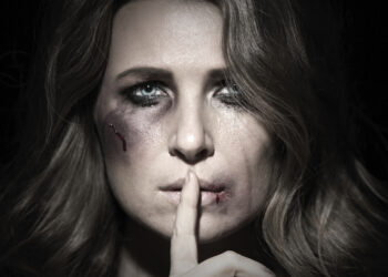 VOA: Çdo muaj në Shqipëri vritet një grua nga familjarët apo partneri