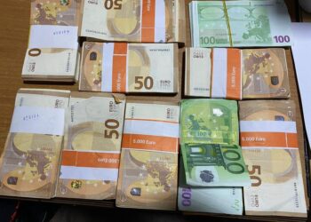 Me 134 mijë euro të padeklaruara në makinë, dënohet shqiptari në Francë