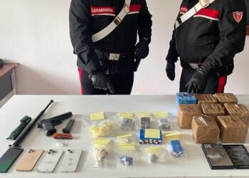 Kokainë e fshehur në kavanozë me oriz, arrestohen 3 shqiptarë në Itali