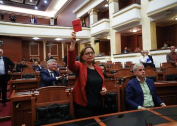 Çupi tregon hartën me koncesione, replikon ashpër ndaj Ballukut