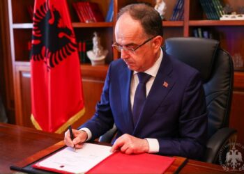 Presidenti Bajram Begaj firmos dekretin për Amnistinë Penale