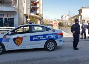 Përleshje mes adoleshentëve në Vlorë, 2 prej tyre përfundojnë në spital