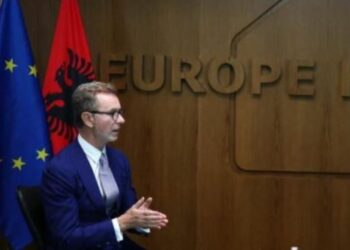 Gonzata takim me studentët e Fakultetit të Drejtësisë, MESAZHI: Luftoni korrupsionin