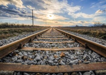 BE çon përpara hekurudhën për Korridorin 8, kosto për dy segmentet shqiptare