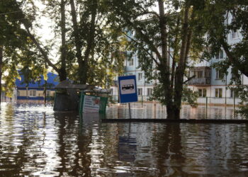 Evakuohen mijëra banorë nga një rajon rus, pas thyerjes së pjesshme të digës