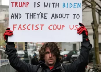 I vuri flakën vetes jashtë gjykatës ku po mbahej seanca për Trump, vdes 37-vjeçari