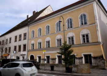 Nderuan Hitlerin në vendlindjen e e tij, e pësojnë keq 2 çiftet