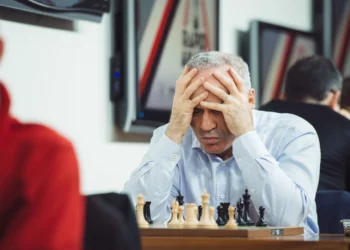 Lëshohet urdhër-arrest për kampionin e botës në shah, Garry Kasparov