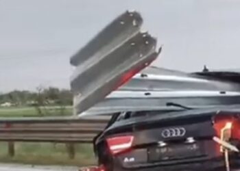 Aksident në By-passin e Lushnjës, “Audi” godet barrierat anësore, dy të plagosur