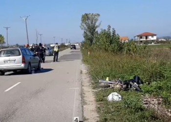 “Benzi” përplas këmbësorin në Fier, plagoset rëndë 71-vjeçari