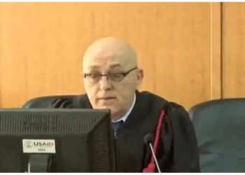 FOTO/ Iu vu tritol në banesë, ky është gjyqtari në Shkodër, asnjë gjurmë nga autori