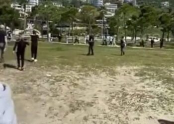 U nis të sulmonte fëmijët me thikë, i riu arrestohet duke bërë banjo dielli