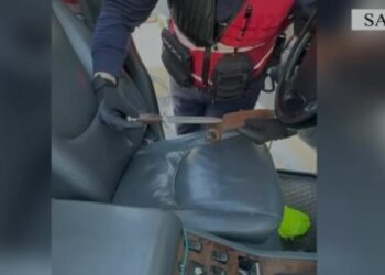 EMRI/ Me kanabis dhe thikë me vete, arrestohet 46-vjeçari polak në Sarandë