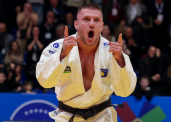 Kampioni i Xhudos shpallet në kërkim nga policia, akuza për dhunë në familje