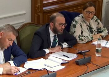 “Provimi i Magjistraturës” tek Ligjet/Bardhi debat me Ndrecën: Thirrni Arben Rakipin