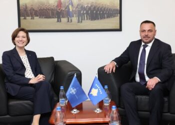 Ushtria serbe afër kufirit me Kosovën, kërkohet reagim nga NATO