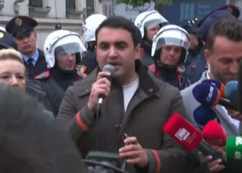 Protesta/ Këlliçi thirrje SPAK: Më 25 Prill, Veliaj “arratiset” në Holandë