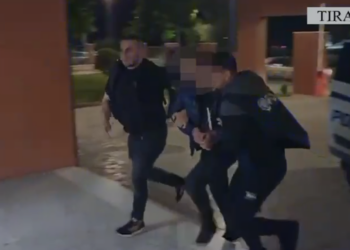 Sherr mes të rinjve në Tiranë/ Plagoset me thikë një 34-vjeçar, arrestohet autori