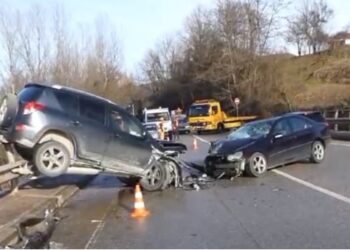 Aksident i rëndë në Përrenjas, plagosen 6 anëtarë të një familje