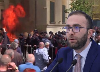 Bardhi thirrje qytetarëve:Më 26 prill protestojmë kundër hajdutërisë të taksave tona