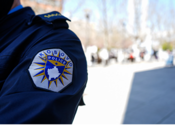 Ngjarje e rëndë në Kosovë: Dhëndri tenton të vrasë vjehrrin jashtë gjykatës