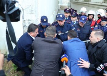 Dita e 5/ Nesër sërish protestë tek Bashkia, Policia bllokon qarkullimin