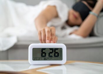 Studimi/ Pse të bësh “snooze” alarmin është gabim?