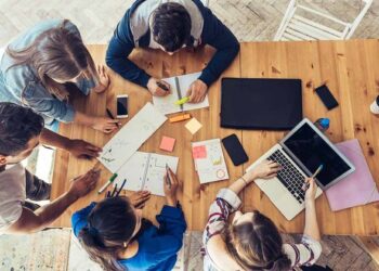 Anketa e BE: 82% e të rinjve shqiptare duan studimet e larta, shumica edhe masterin