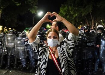 “Agjentët e huaj”/ Mes protestave, parlamenti i Gjeorgjisë miraton projektligjin