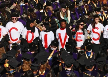Studentët protesta në kampuset amerikane gjatë ceremonive të diplomimit