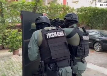 Mbajti peng fëmijët dhe qëlloi policinë, çfarë ndodhi sot në Durrës