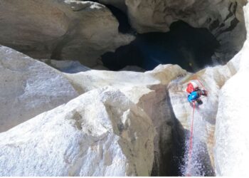 Turistja gjermane bie në ujëvarë në Përmet, transportohet me urgjencë tek Trauma