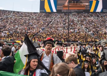 Protestat, 2000 të arrestuar/Policia nis pastrimin e tendave në universitetet e SHBA
