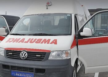 E rëndë në Kosovë/ U thirr për të pirë drogë, i riu goditet me thikë në kokë