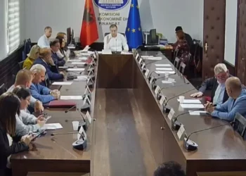 Ndryshon ligji i privatizimit! Prona shtetërore mund të këmbehet me pasuri private