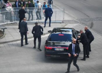 Atentati ndaj Ficos/ Kryeministri sllovak i nënshtrohet një operacioni