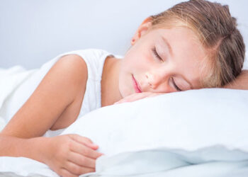 Studimi: 15% e fëmijëve në Shqipëri rritën orët e gjumit gjatë pandemisë së COVID-19