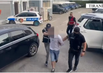 Kapen 500 gramë kokainë në Tiranë, në pranga një grua, dhe 32-vjeçari