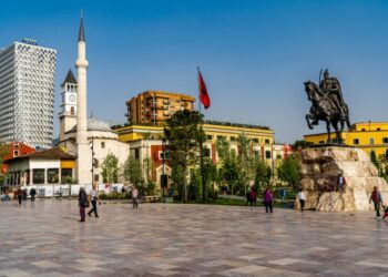 Shqipëria ka 132 parti politike, shumica pa adresë