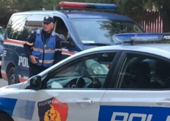 E frikshme! 56-vjeçari ngacmon seksualisht dhe kërcënon me thikë një grua në Tiranë