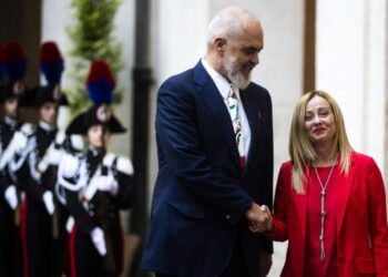 Media italiane: Shtyhet hapja e dy kampeve të emigrantëve në Gjadër dhe Shëngjin