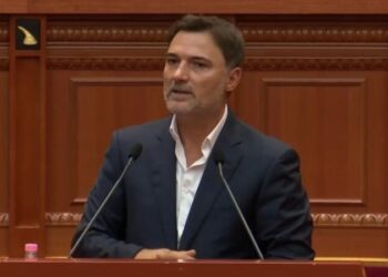 Alibeaj denoncim të fortë: Punonjësit e BKH u dëbuan nga oborri i Kryeministrisë